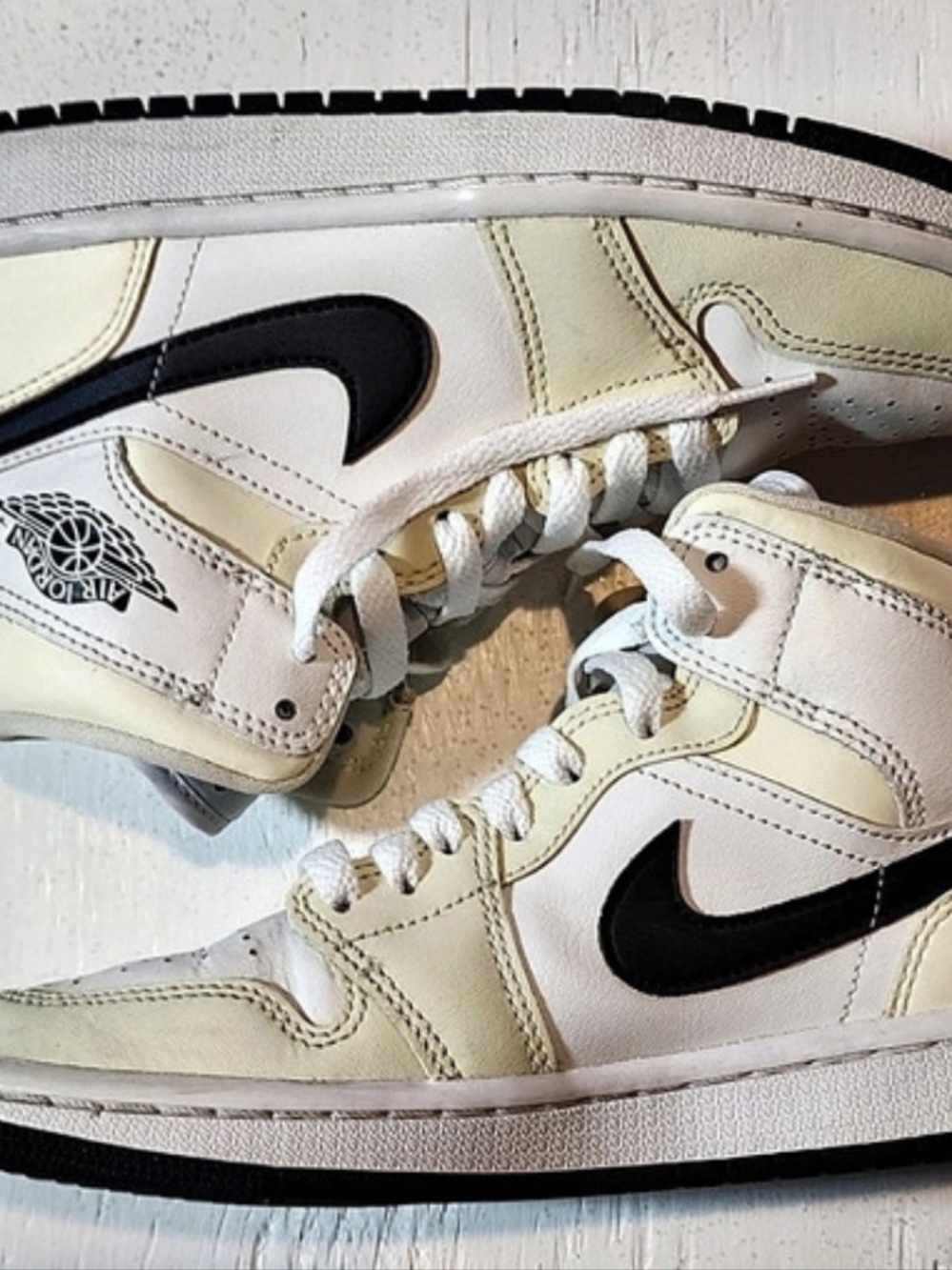 Nike Air Jordan 1 Mid Sneakers in Cream & White US 5.5 Like New